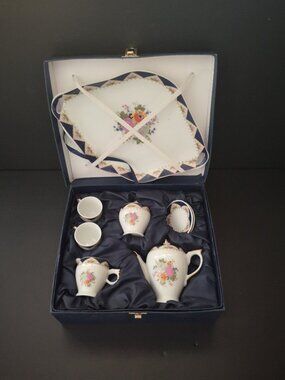 NIB Adeline Collection 10 Piece Porcelain Mini Tea Set White & Blue w/ Flowers